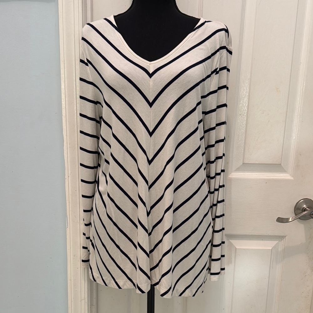 Chico's White Asymmetrical Long Sleeve Tunic